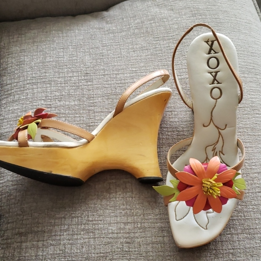 amazing one of a kind Xoxo sandals!